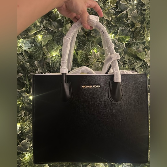 Michael Kors Large Pebbled Leather Tote Bag - Picture 2 of 5